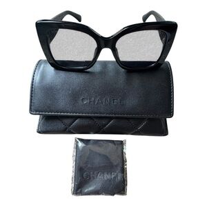 CHANEL Glossy Black Oversized Sunglasses